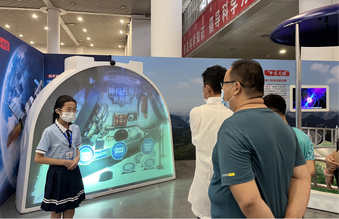 内蒙古科技馆首批"小小讲解员"开启志愿讲解服务模式 - 科普活动